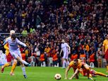 أعمال شغب من جماهير جالاتا سراي في مباراة برشلونة.. إلقاء زجاجات وشجار