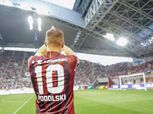 بالصور| تقديم بودولسكي لجماهير "كوبي" في الملعب قبل لقاء الفريق بكأس الأمبراطور