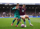 محمد صلاح يسجل ويقود ليفربول لفوز قاتل على بيرنلي وتصدر الدوري الإنجليزي