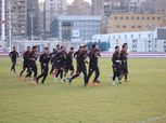 لاعبو الزمالك يستعدون لمواجهة الإسماعيلي بـ " كرة يد"