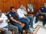 بالصور| رئيس نادي أسوان يستقبل أبو ريدة وقائمته بالنادي