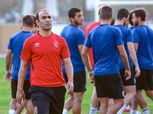 قبل مواجهة بيراميدز.. عبد الحفيظ يطمئن على مصابي الأهلي