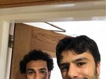 بالصور| مشجعون مصريون يهدون محمد صلاح قميص الدروايش بعد مباراة ويست برومتيش