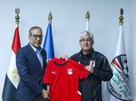 اتحاد الكرة يستقبل رئيس بعثة منتخب اليابان.. ويتبادلان الدروع