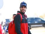 علي جبر يواسي الشناوي بعد الإصابة