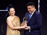 «فيفا» يكرم الراحل بيليه «أسطورة البرازيل» بحفل THE BEST ويمنح زوجته جائزة خاصة