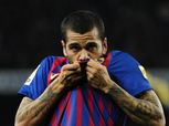 إيقاف داني ألفيس مباراتين.. ويغيب عن برشلونة أمام إسبانيول وفالنسيا