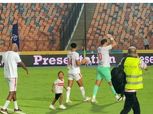 احتفال محمد عبد المنصف مع شيكابالا وابنه «آدم» بتتويج الزمالك بالدوري