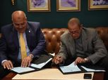 «طنطاوي وحسني» يوقعان بروتوكول استضافة كأس العالم للرماية
