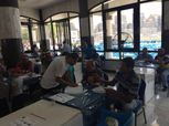 عضو مجلس الزمالك السابق يراقب التصويت على اللائحة خوفا من التزوير
