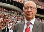 بالصور | استقبال حافل من جماهير المان للأسطورة بوبي تشارلتون