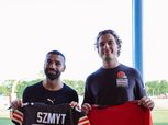 صلاح يتبادل قميص منتخب مصر مع نجم كليفلاند براونز لكرة القدم الأمريكية