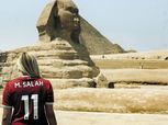 «عاشقة صلاح» الأمريكية تجوب العالم بقميصه: «الشعوب اجتمعت على حبه»