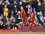محمد صلاح وفيرمينو على دكة بدلاء ليفربول أمام إيفرتون