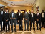 بالصور| عبد العزيز وحياتو وأبو ريدة يستقبلون رئيس الفيفا بمطار القاهرة