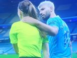 رد فعل غريب من أجويرو تجاه مساعدة حكم مباراة مانشستر سيتي وآرسنال