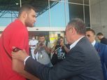 الخطيب والعامري ومرتجي يستقبلون بعثة طائرة الأهلي بعد الفوز ببطولة أفريقيا