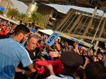 بالصور| «سواريز» يوقع أوتوجرافات لجماهير الصين قبل لقاء التشيك