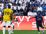 بعشرة لاعبين.. اتحاد جدة يتعادل مع الهلال ويطيح به من صدارة الدوري السعودي