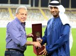 الوحدة الإماراتي يهدي الأهلي درع النادي.. والدرندلي يشيد بحسن الاستقبال