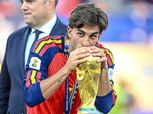 أصبح بطلا لإسبانيا.. برشلونة يسعى للحفاظ على توريس بعد هدفه المونديالي