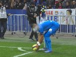شغب جديد في الدوري الفرنسي.. جماهير ليون تعتدي على باييه «فيديو»