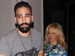مدافع منتخب فرنسا ينفصل عن الممثلة الأمريكية «باميلا أندرسون»
