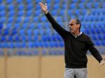 فييرا يطمئن علي محمود عزت بعد اصابته بالرباط الصليبي