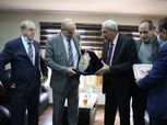 الزمالك يستقبل مسؤولي المولودية بالورود.. والأخير يكرم الثعلب «صور»