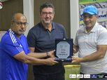 طلائع الجيش يهدي فيتوريا درع النادي في نهاية زيارته للفريق «صور»