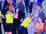 لفتة إنسانية من اليويفا خلال مراسم تسليم كأس السوبر الأوروبي
