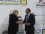 الحسيني يهدي درع اتحاد السلاح لممثل الاتحاد الدولي والفرنسي ميشيل