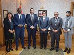 وزير الرياضة يلتقي سكرتير عام "كاف" في حضور عمرو الجنايني
