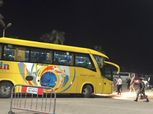 بالصور.. الزمالك يستقل حافلة سياحية بعد تعطل أتوبيس الفريق