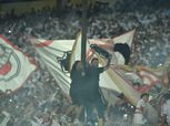 آلاف الجماهير تحتفل أمام مقر الزمالك بعد التتويج بالدوري الـ15 «فيديو»