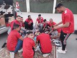 «إفطار جماعي».. جماهير الأهلي تزين مدرجات استاد القاهرة قبل لقاء الهلال بدوري الأبطال