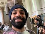 محمد صلاح يتجول في المتحف البريطاني بلندن