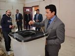 وزير الرياضة يدلي بصوته في استفتاء التعديلات الدستورية ويدعو الشباب للمشاركة