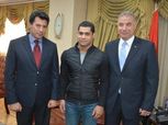 بالصور| وزير الشباب والرياضة يسلم محمد إيهاب جائزة أفضل إنجاز رياضي عربي