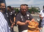 بالصور| استقبال المنتخب الأولمبي في أوزبكستان بالمزمار والورود