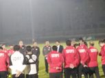 صور.. وزير الرياضة يؤازر المنتخب الوطني قبل مواجهة كينيا
