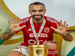 احتفال لاعبي الأهلي بلقب الدوري.. «رموا أفشة في حمام السباحة» (فيديو)
