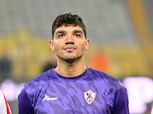 محمد صبحي يقترب من حراسة مرمى الزمالك في مباراة بيراميدز بالدوري