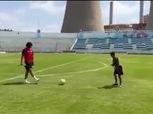محمد النني يتدرب في غزل المحلة ويلتقط الصور التذكارية مع الناشئين