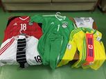 المنتخب الوطني بزيه التقليدى أمام أوغندا