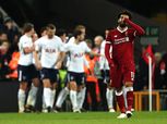 طفل الإنفيلد يرتدي قميص محمد صلاح بعد الحصول عليه