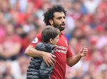 عاجل| بالفيديو والصور.. مشجع يقتحم الملعب لمصافحة «صلاح» ويطلب قميصه