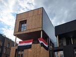 رفع العلم المصري على مبنى مقر البعثة في القرية الأولمبية بباريس