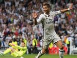 بالصور.. "بيريز" يهدي رونالدو قميصا تذكاريا لوصوله إلى هدفه رقم 400