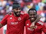 احتفال لاعبي الأهلي بـ تاو وكهربا: ممر تكريم بـ «الضرب»